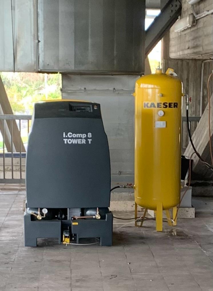 Compressore Kaeser i.Comp 8 Tower T con serbatoio verticale